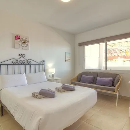 Relax At Roques Del Conde شقة